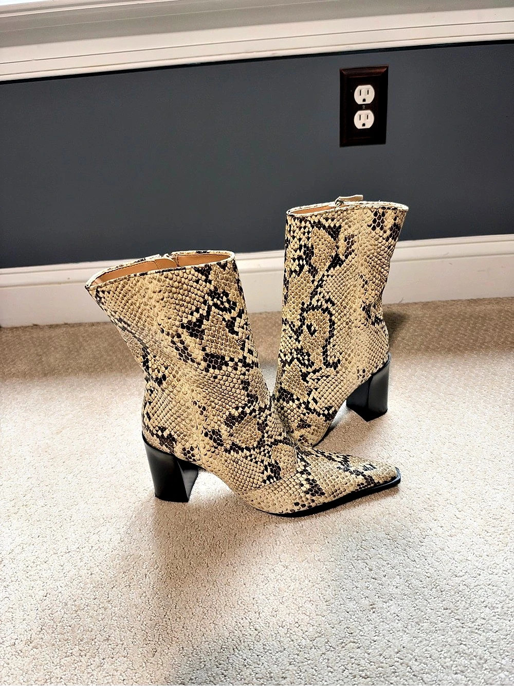 Women's Snakeskin Print Heeled Boots